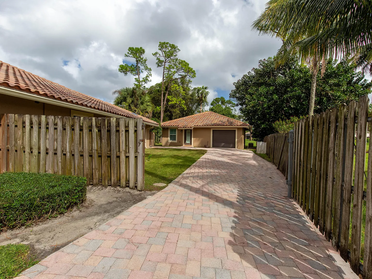 1 bed, 1.0 bath, 2614 sqft, $25,500 — Photo 3
