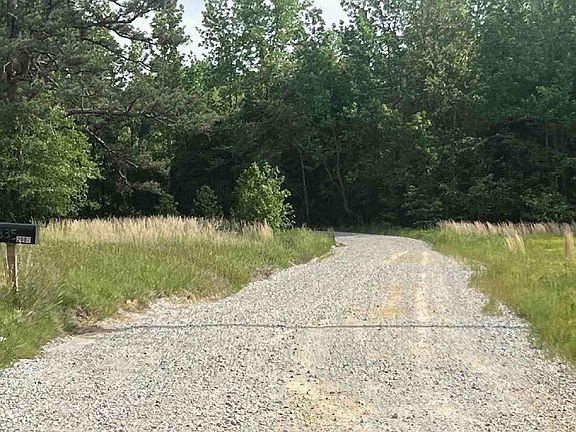 Exterior Neighborhood (street photo)