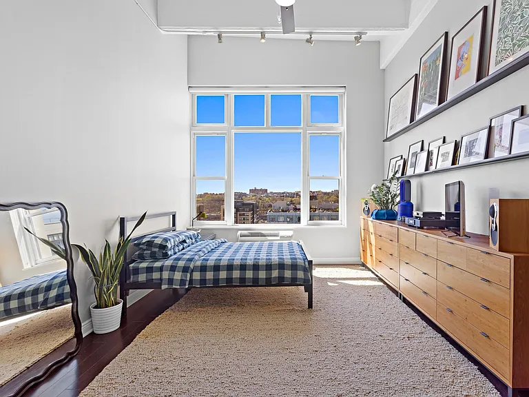 1500 Hudson St #12R — Photo 14