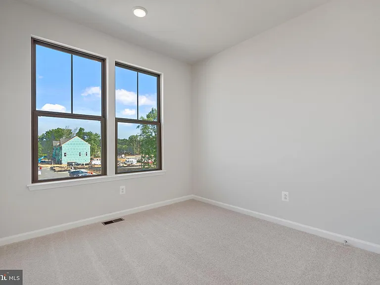 6947 Gladebrook Rd — Photo 23