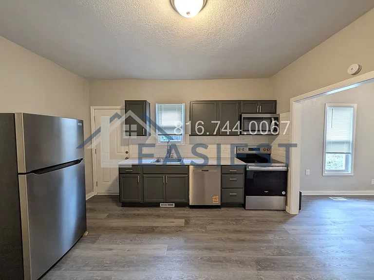 4501 E 19th St — Photo 6