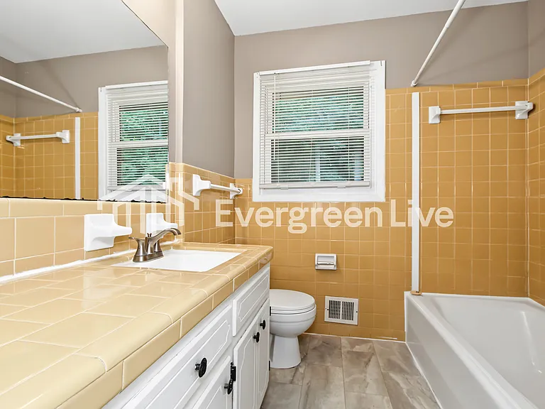 421 Westwood Ave — Photo 4