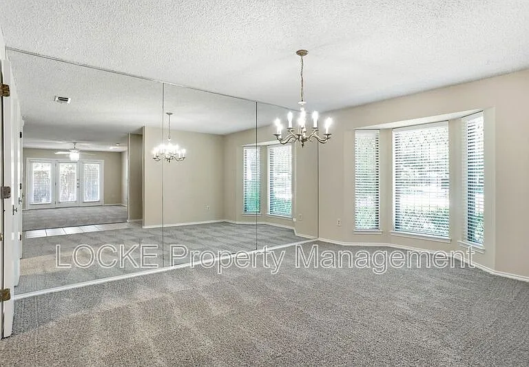 4917 Ledgestone Dr — Photo 4