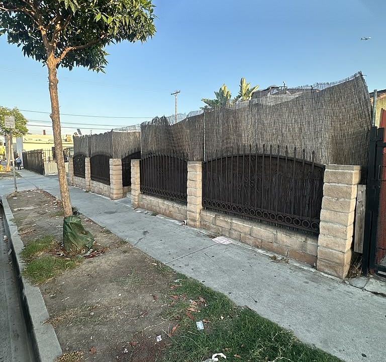 2nd image of 1024 W 88th St
