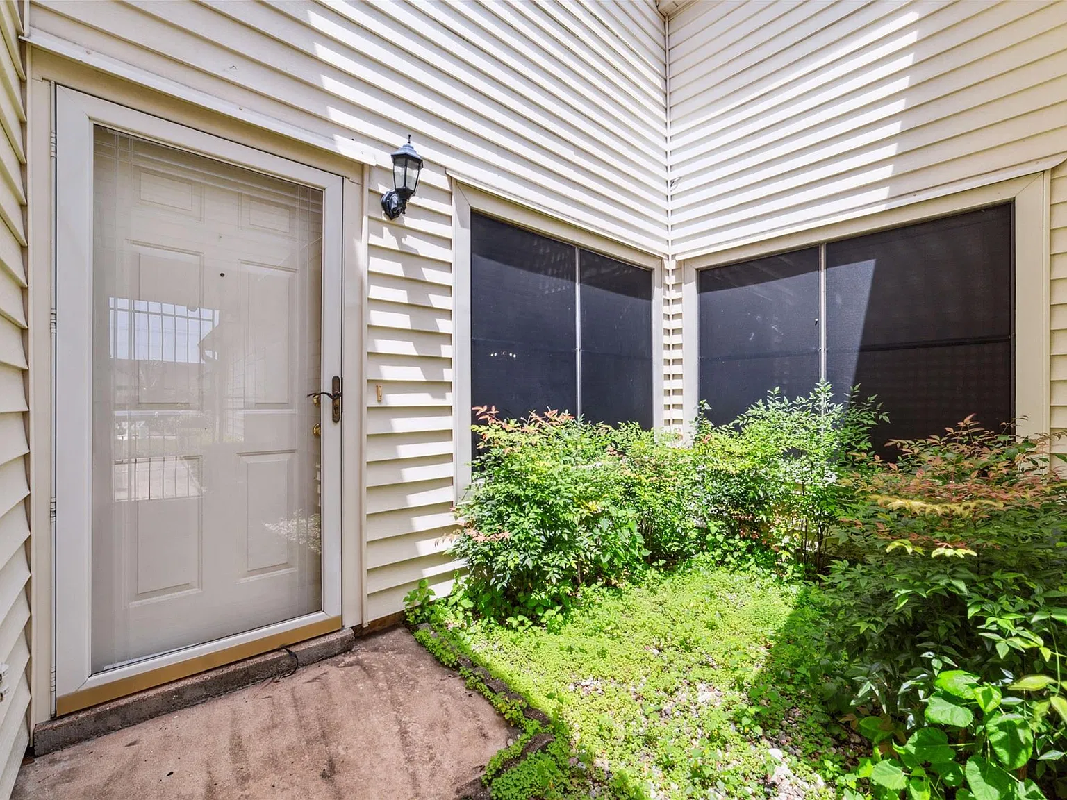 3 bed, 2.0 bath, 1622 sqft, $1,800 — Photo 4
