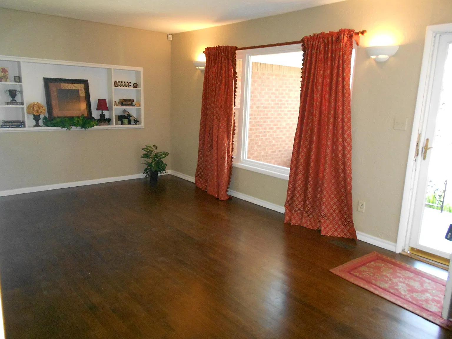3 bed, 1.5 bath, 1153 sqft, $1,500 — Photo 2