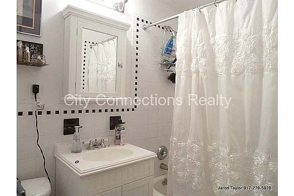 Rented by City Connections Realty | media 14