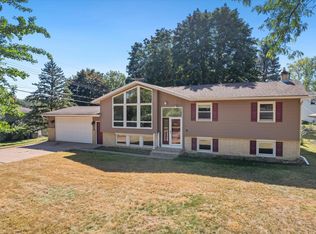 1836 Woodcrest Dr, Saint Paul, MN 55119