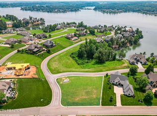 210 Beacon Ct, Lenoir City, TN 37772