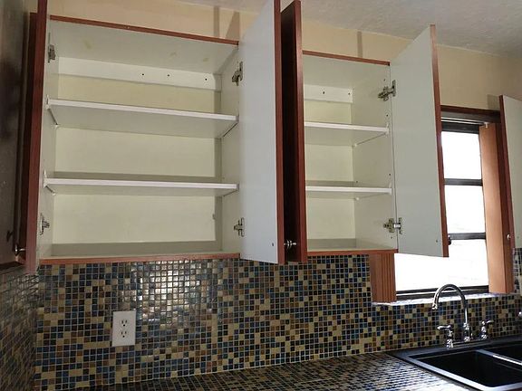 3rd image of 1471 W 43rd Pl Floor 2