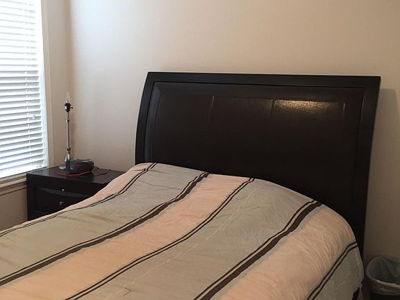 5th image of 3820 N Sacramento Ave #1