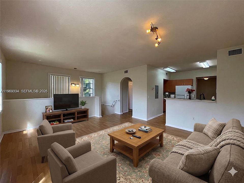 1st image of 2305 Belmont Ln #2305