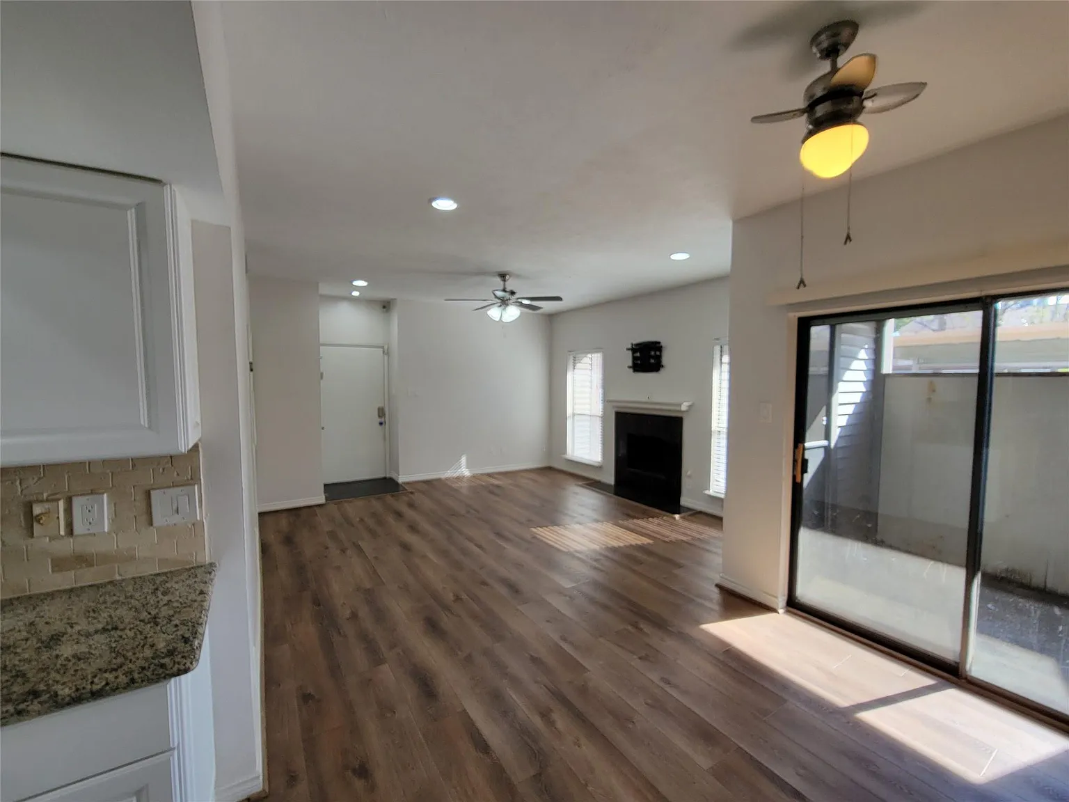 2 bed, 2.0 bath, 1046 sqft, $1,700 — Photo 1