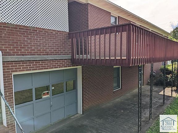 4th image of 323 Sedgefield Dr