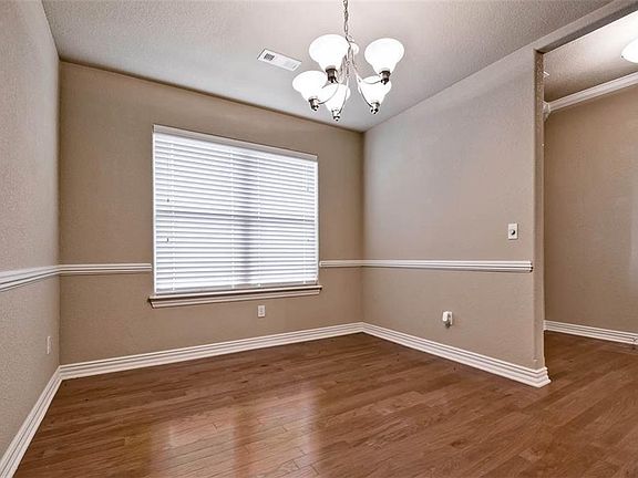 3rd image of 410 Sorrento Dr