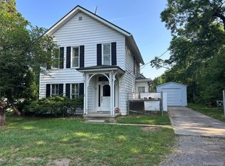 1285 Grange Hall Rd, Fenton, MI 48430