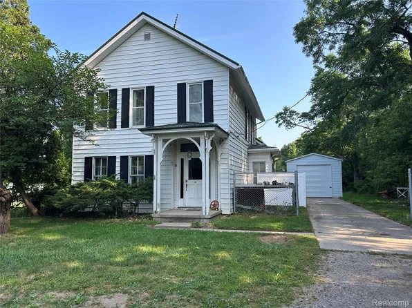 1285 Grange Hall Rd, Fenton, MI 48430