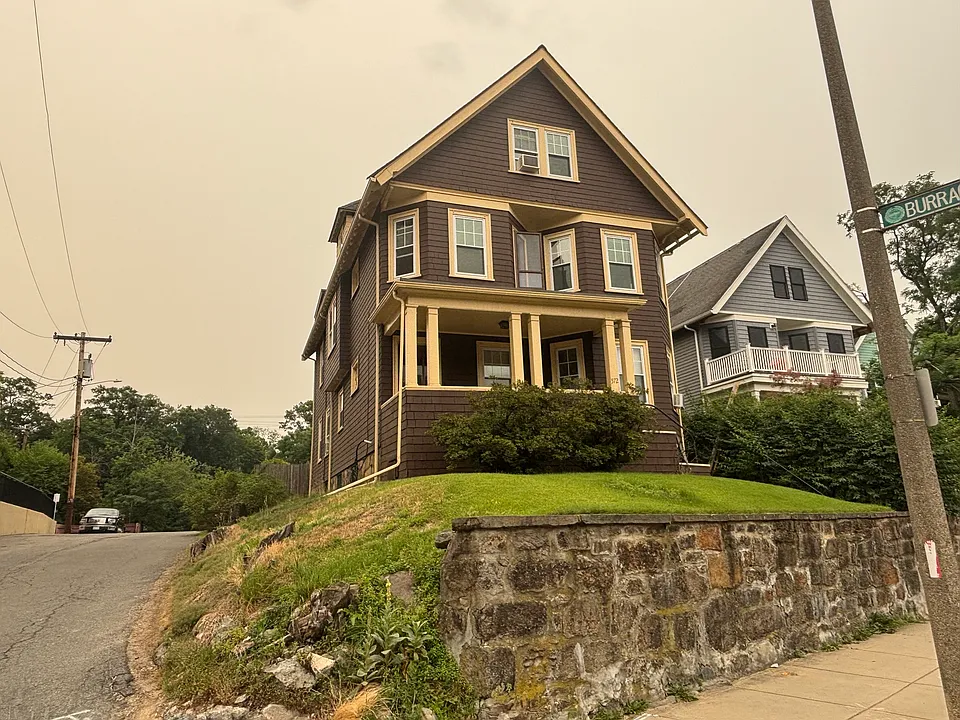 572 Centre St #572