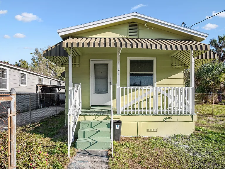 1141 Jessie St — Photo 2