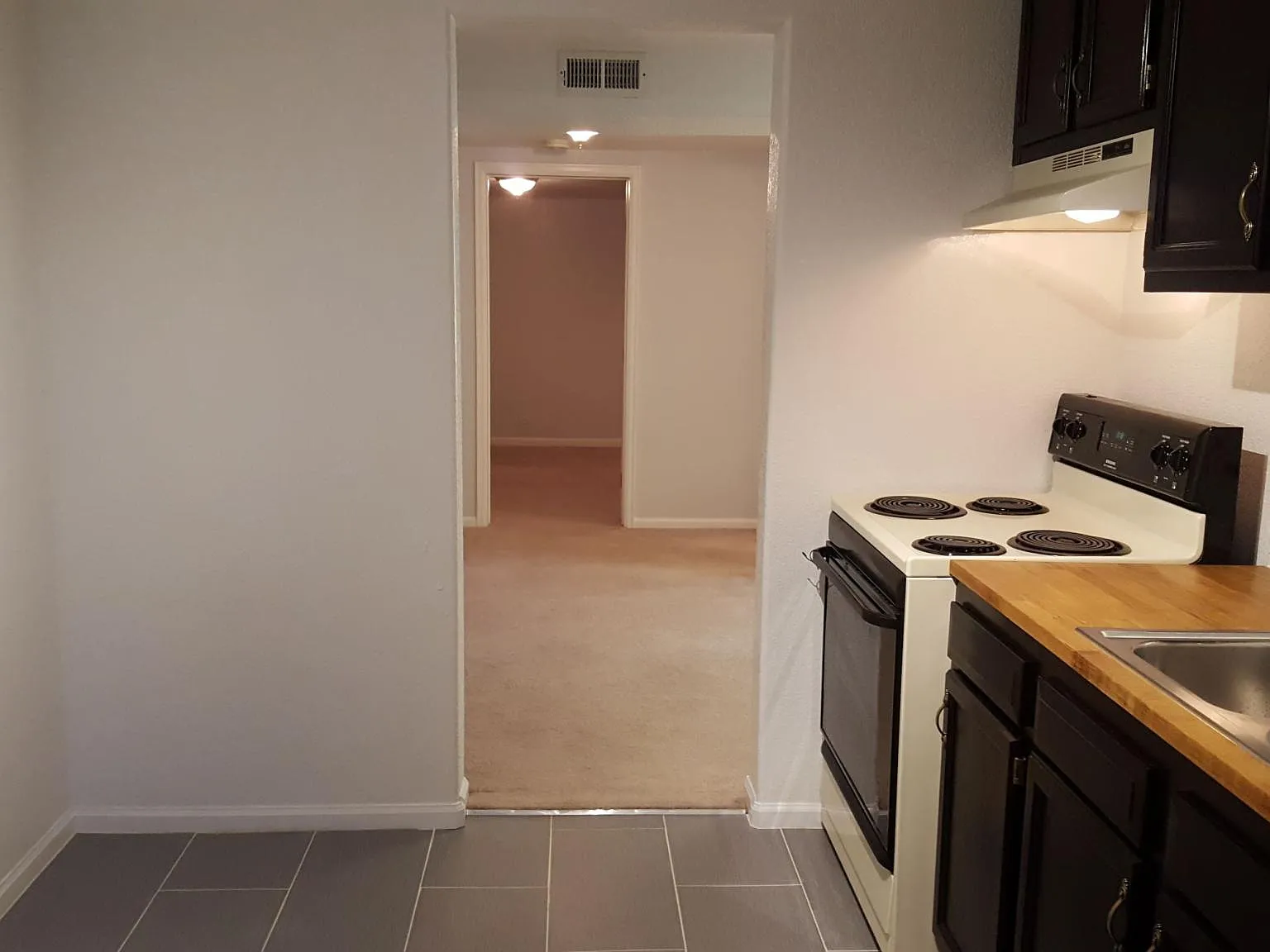 1 bed, 825 sqft, $1,350 — Photo 2