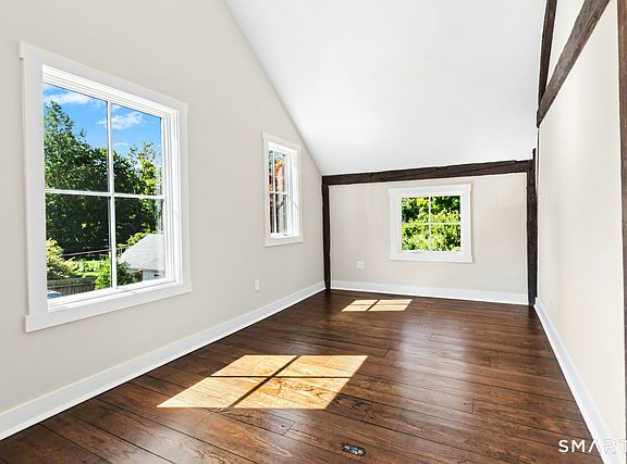 3rd image of 7 Ivy Hill Rd APT 2