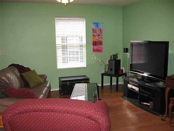 2nd image of 1606 Illinois St