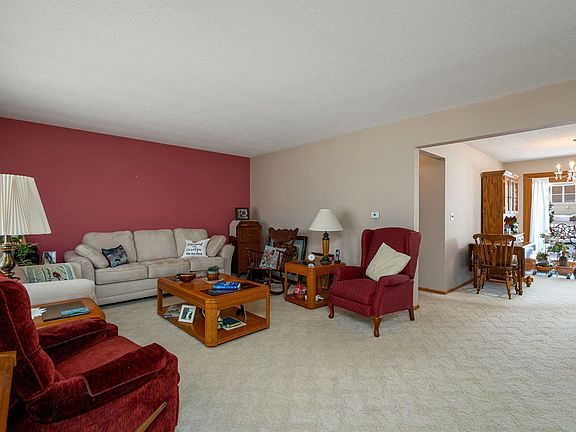 3rd image of 1044 Cardinal Dr