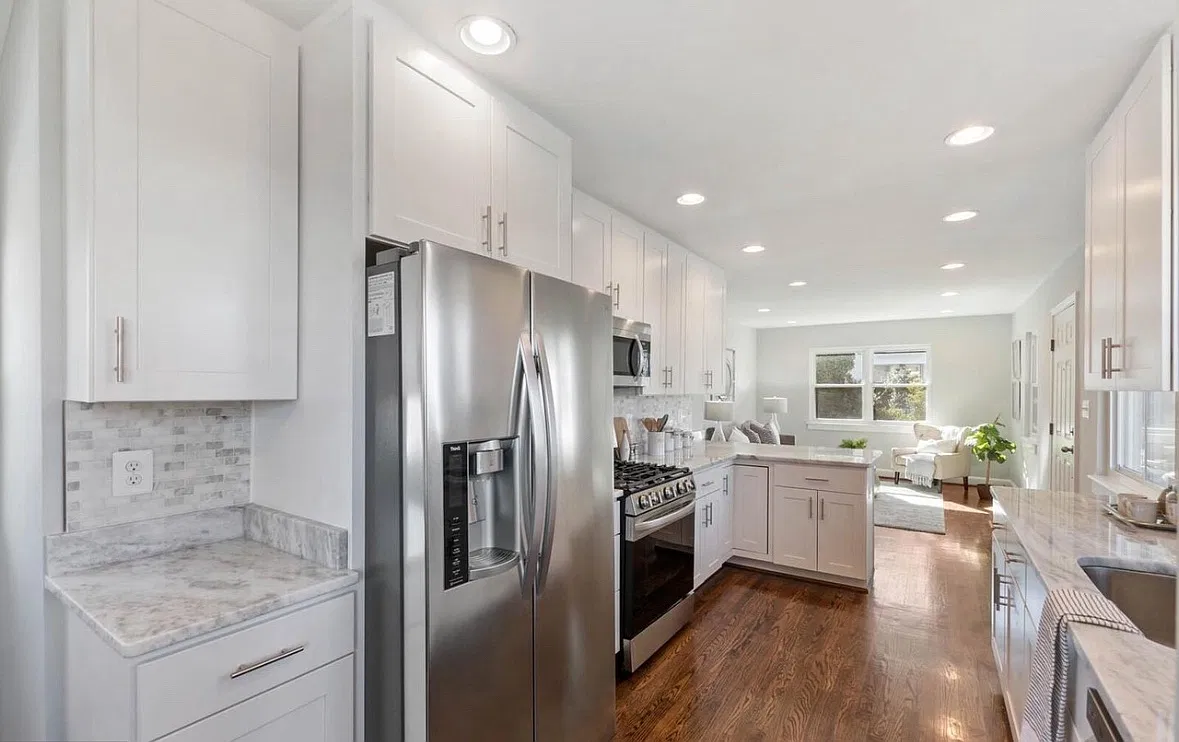 2921 Johnson Rd — Photo 2