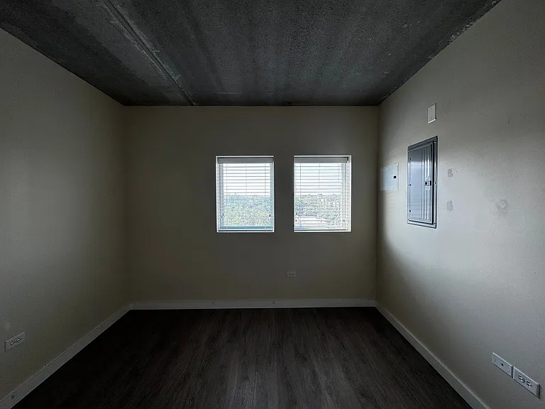 Gorgeous Historical Apartments Near Beach in East Rogers Park — Photo 104