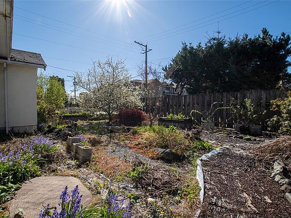5th image of 645 Dobson Rd