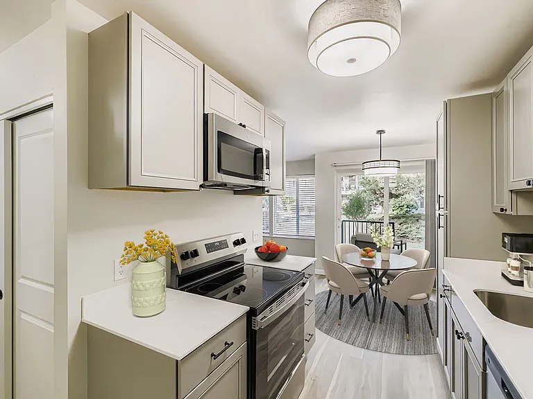 Beautifully Renovated 1 & 2 Bedroom Apartments in Lynnwood! — Photo 8