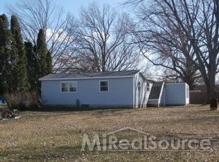 932 Holiday Ave, Owosso, MI 48867
