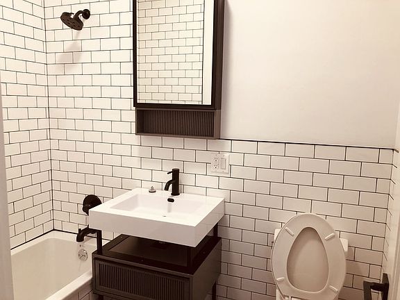 5th image of 1428 Dekalb Ave APT 3L