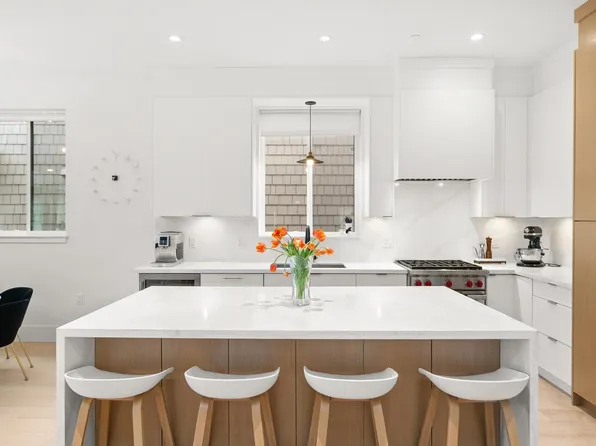 3123 W 16th Ave, Vancouver, BC V6K 3C9