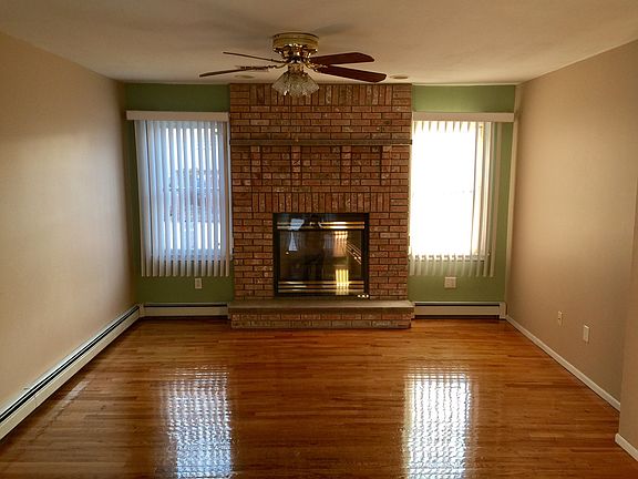 5th image of 42 Thollen St #Main