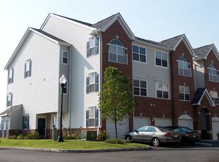 71 Lee Ct, Jersey City, NJ 07305