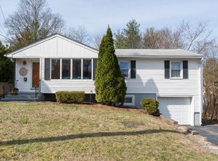 20 Farnsworth St, Hamden, CT 06517