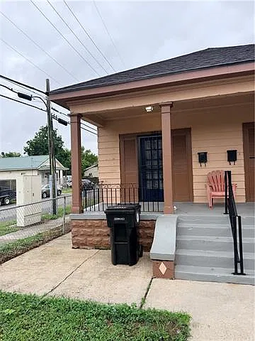 2 bed, 1.0 bath, 1000 sqft, $1,400 — Photo 1