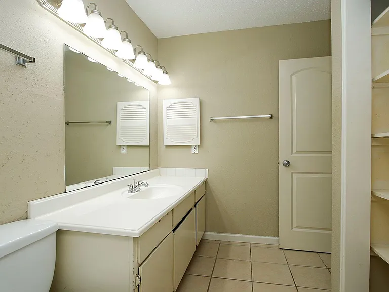 2822 S Bartell Dr #6 — Photo 23