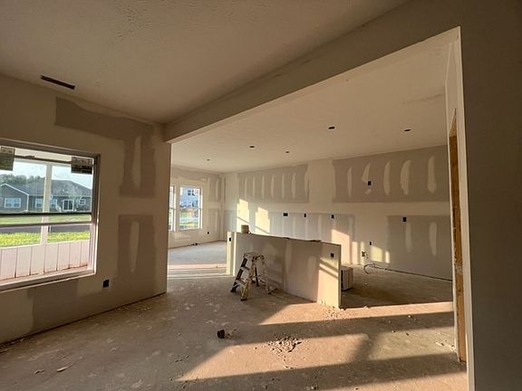 5th image of 252 Maggie Ln