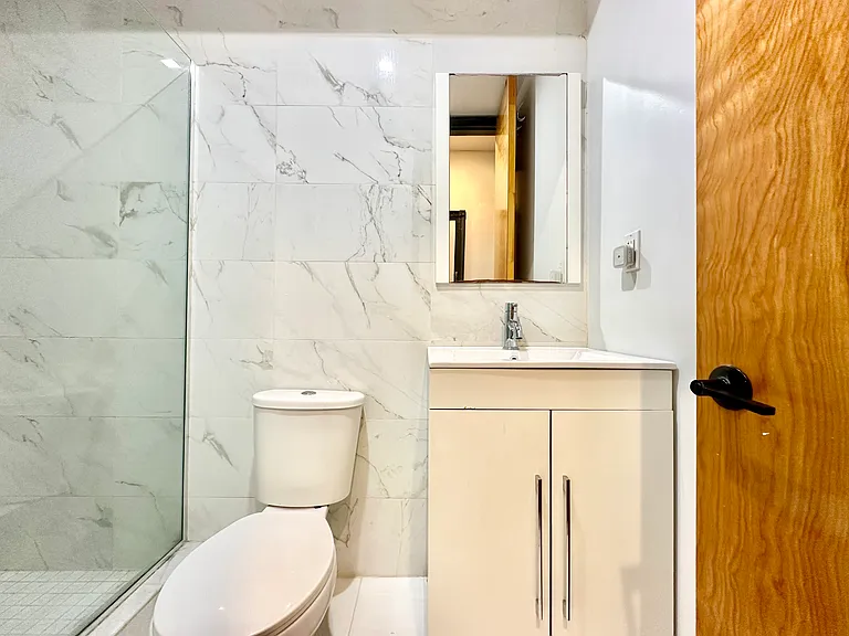 140 Grattan St #3L — Photo 7