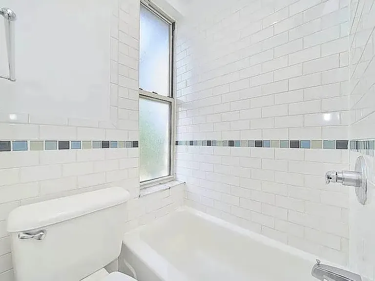 42 Grove St #4B — Photo 4