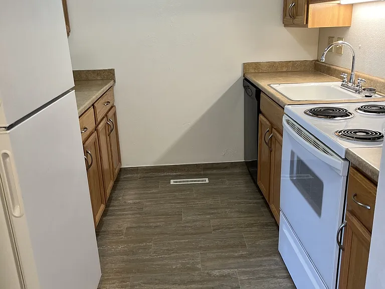 604 Stanfield Ave — Photo 6