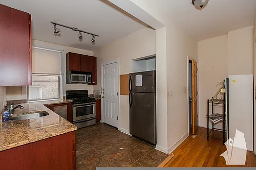 1940 W Leland Ave #2 Photo 1