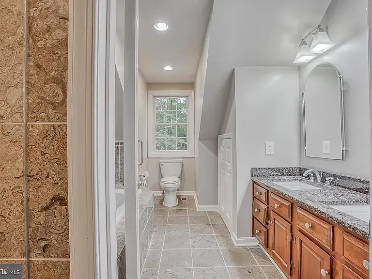 594 Pinedale Dr — Photo 8