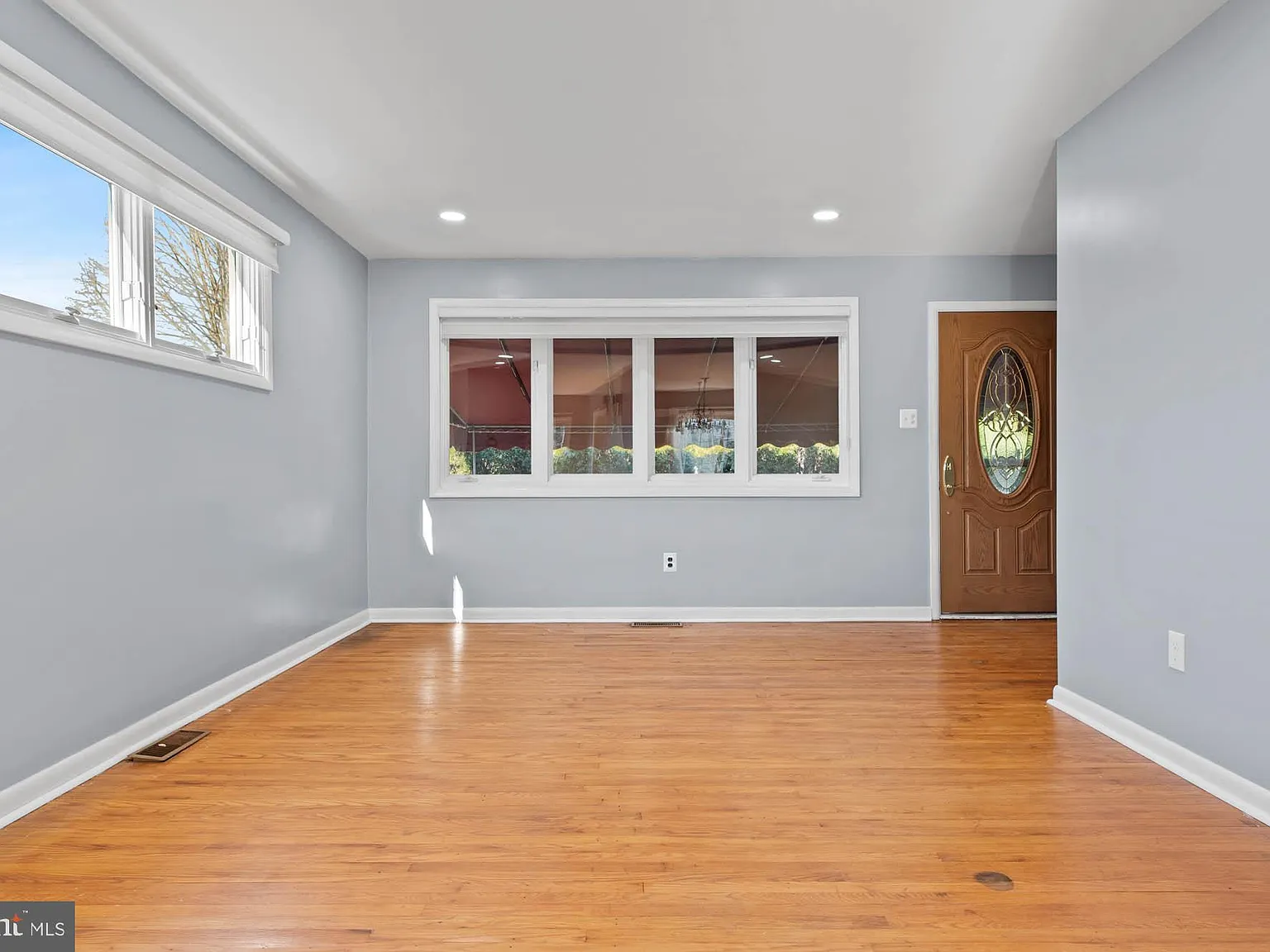3 bed, 3.0 bath, 1760 sqft, $3,200 — Photo 3