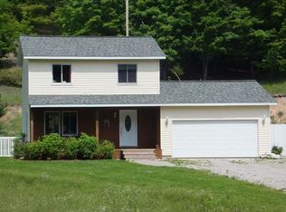 9345 S Fritz Rd, Maple City, MI 49664