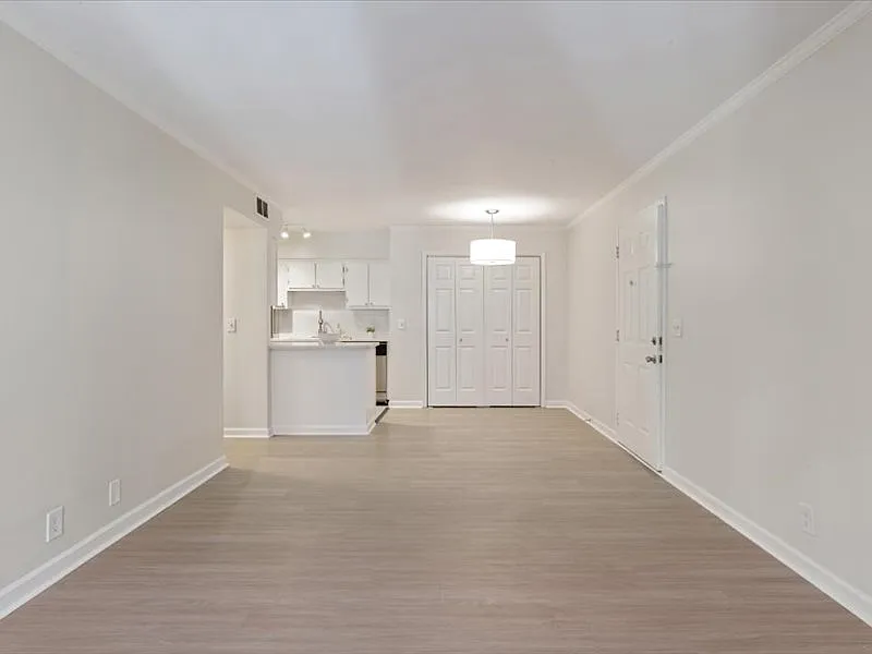 1 bed, 800 sqft, $1,425 — Photo 3