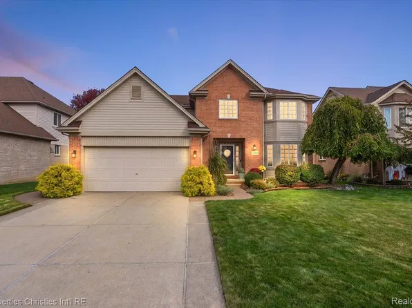 24647 Brentwood Dr, Brownstown, MI 48183