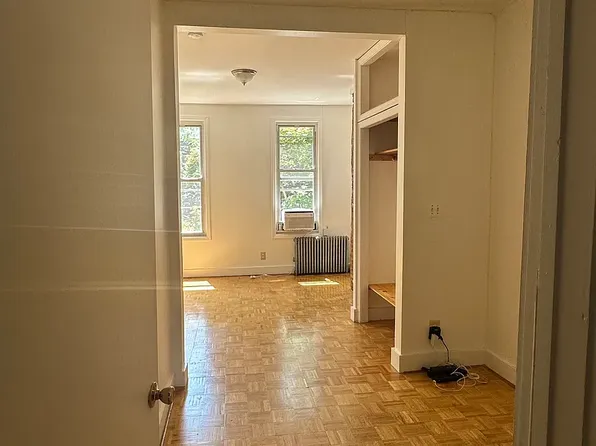 60-17 54th St #2L, Maspeth, NY 11378